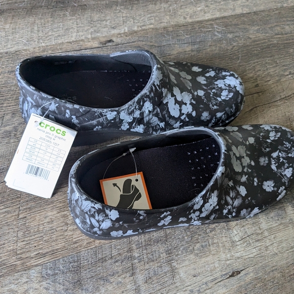 Crocs Clogs - Picture 2 of 3